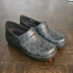 CROCS Black Leopard Mules